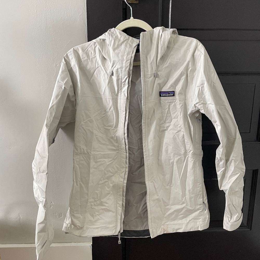 Patagonia rain jacket sz s